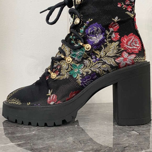 VAGABOND *NIB* tapestry floral chunky rubber tread heeled boots ⇒ Anthropologie - Picture 5 of 12